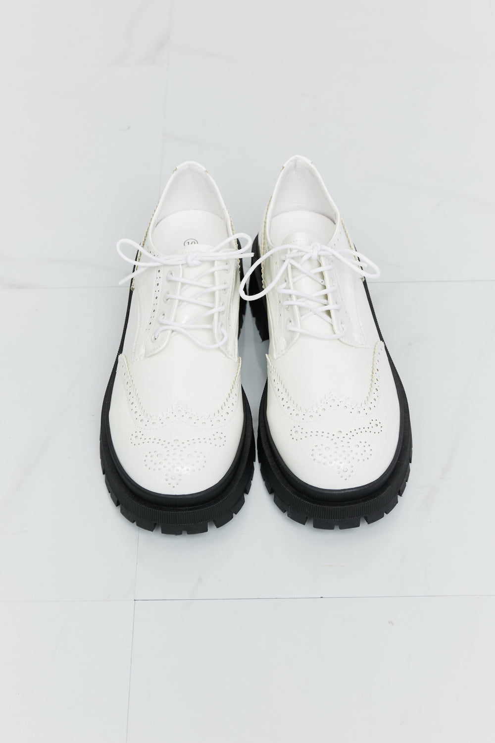 Forever Link Lace-Up Round Neck Shoes
